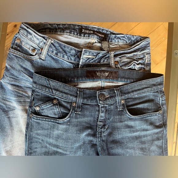 TWO CUTE JEANS WITH FLARE - Picture 2 of 4